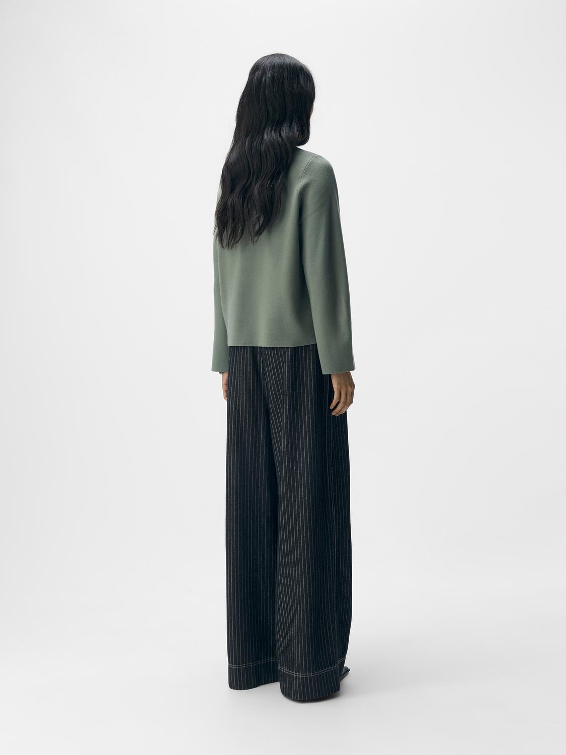 model_shot-back